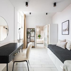 Stunning Apartment With Balcony